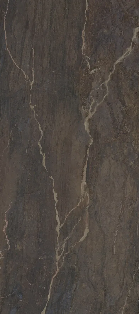 Плита Laminam RARE Bronzite с бучардированной поверхностью и центральной жилой
